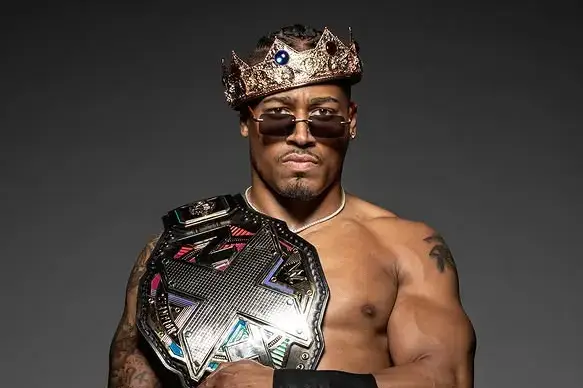 Professional wrestler Carmelo Hayes posing shirtless.