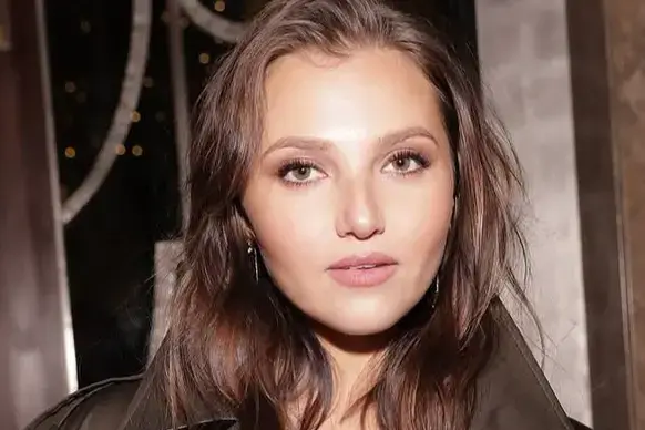Mia McKenna-Bruce