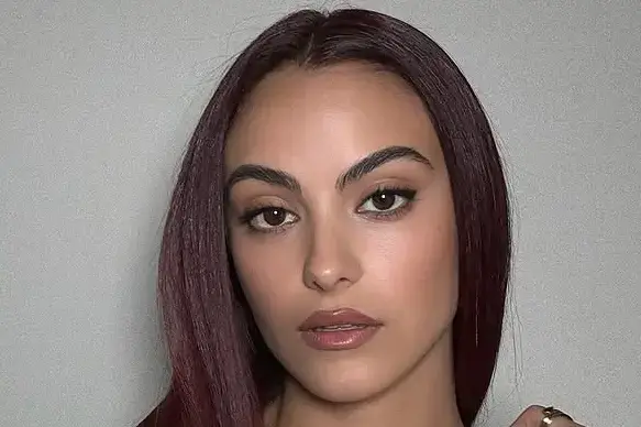Camila Mendes️