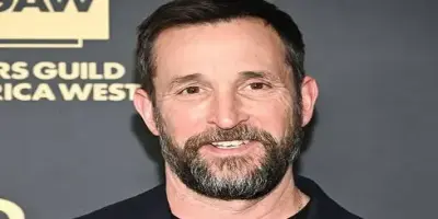 Noah Wyle with a full beard
